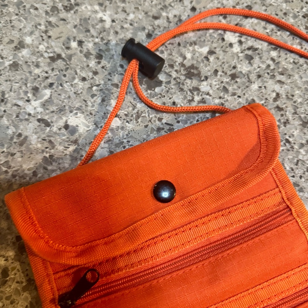 Travelocity l Travel Sling l Size:OS - Picture 3 of 8